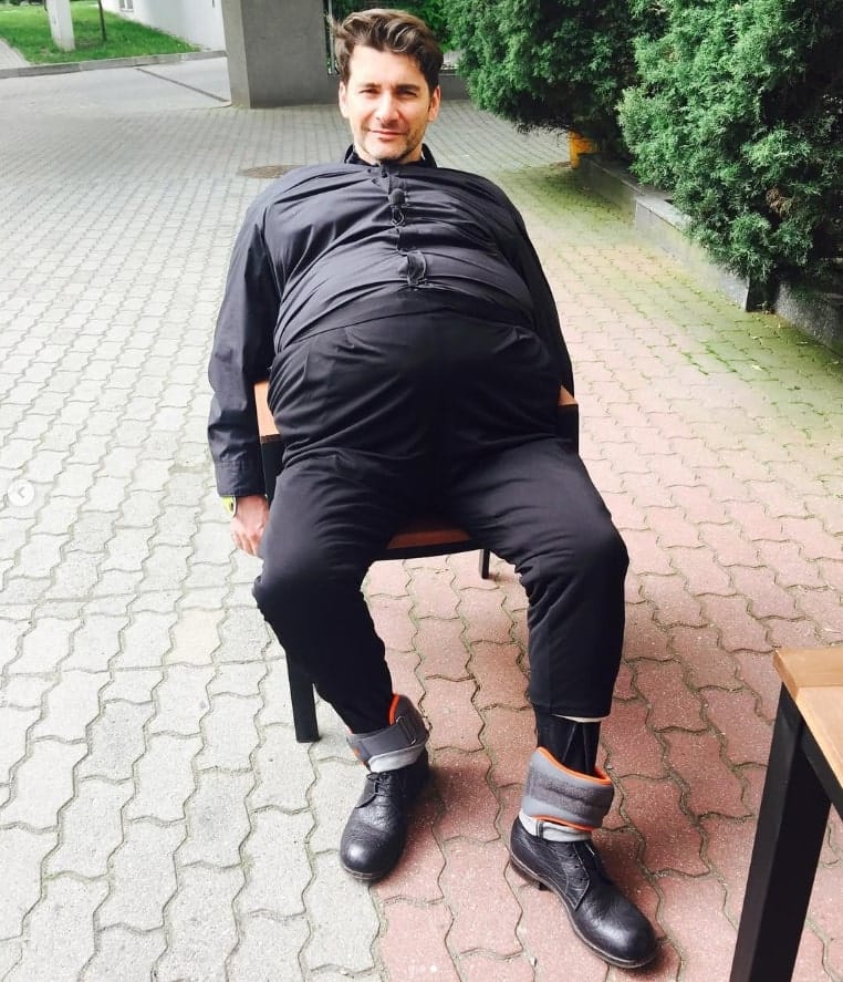 Ma poczucie humoru