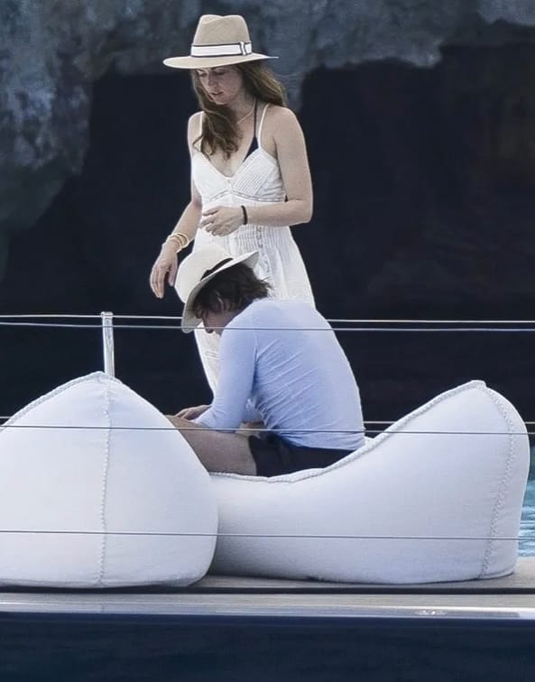Ana de Armas i Tom Cruise na łodzi w Hiszpanii