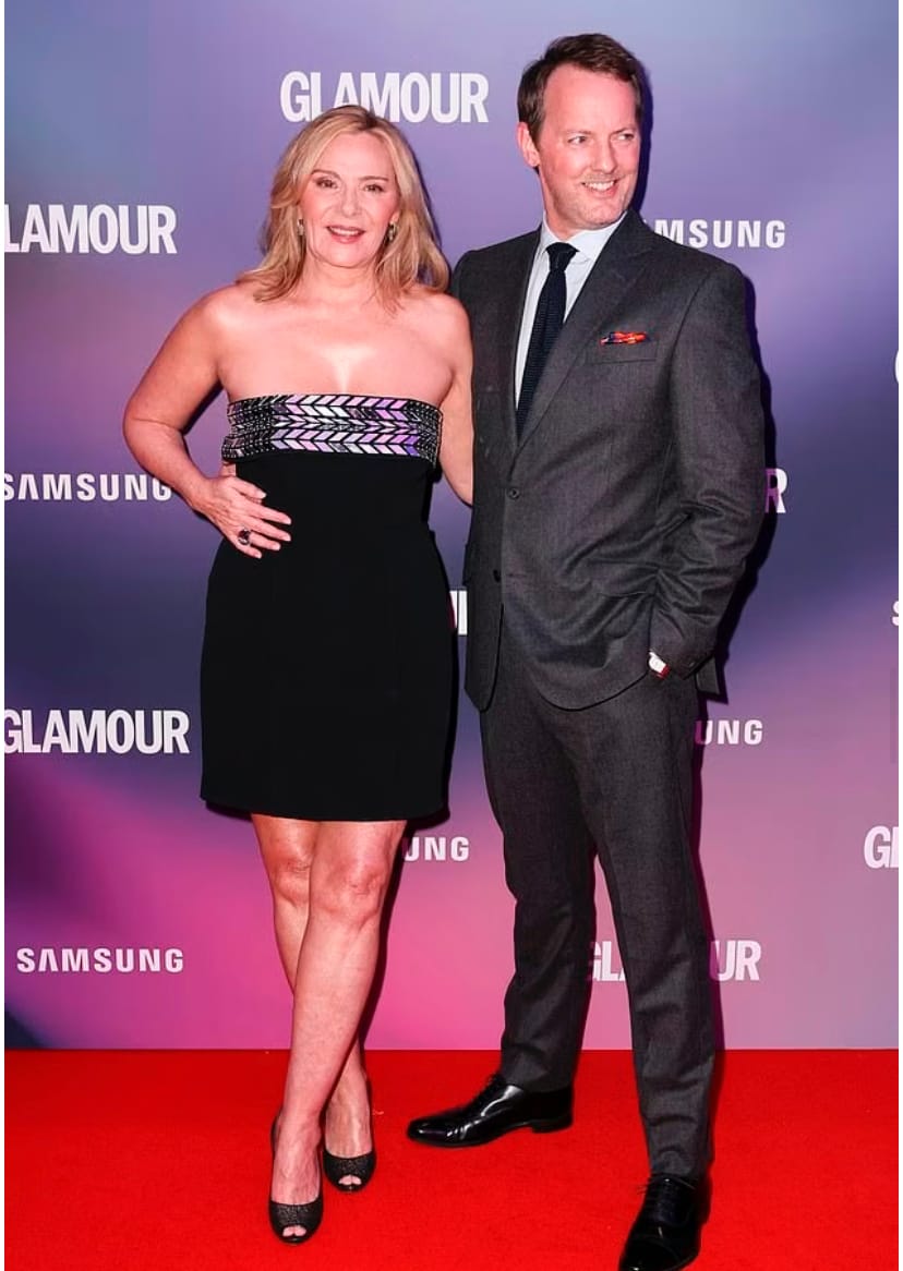 Kim Cattrall (68 l.) i Russel Thomas (54 l.) 14 lat różnicy
