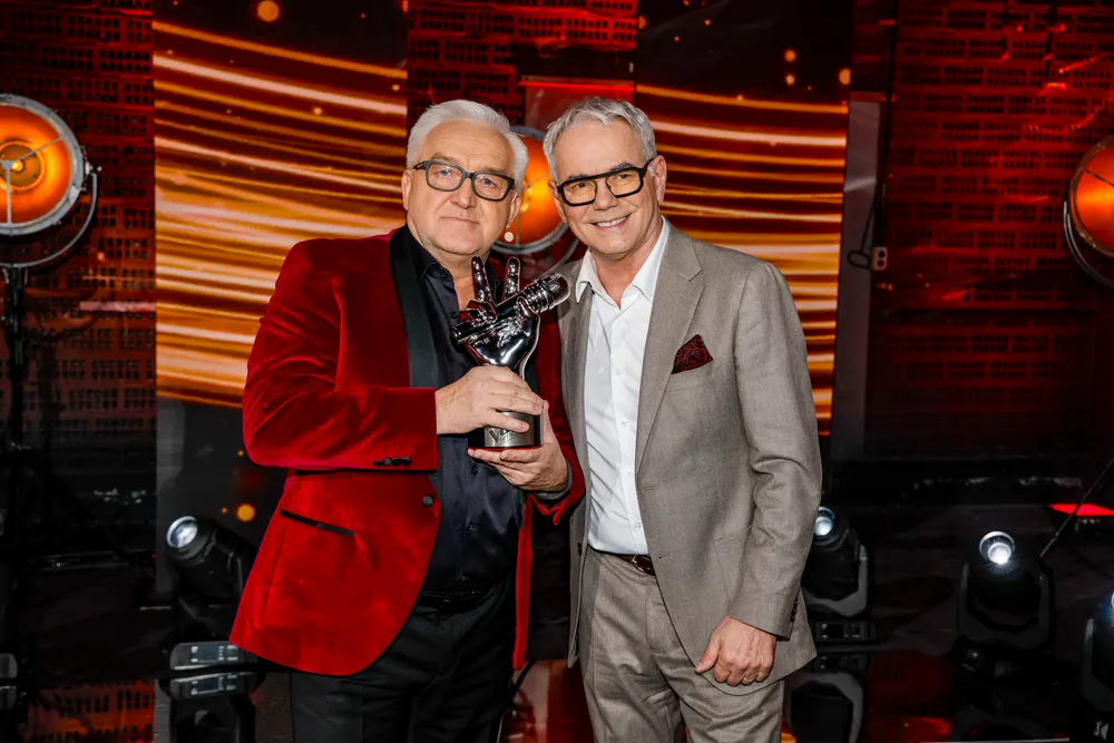"Francuski bard z Podkarpacia" - to on wygrał "The Voice Senior". Kim jest Wojciech Bardowski?