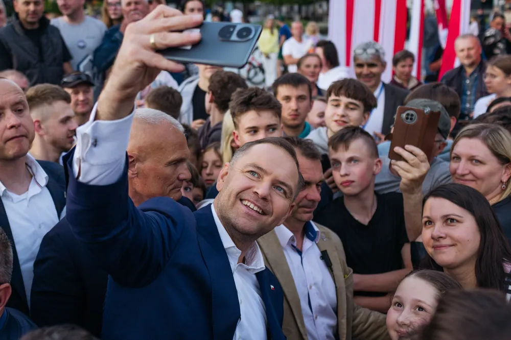 Polityka "czystej wody"? Żart! Dziennikarze pro-rządowi są wściekli!
