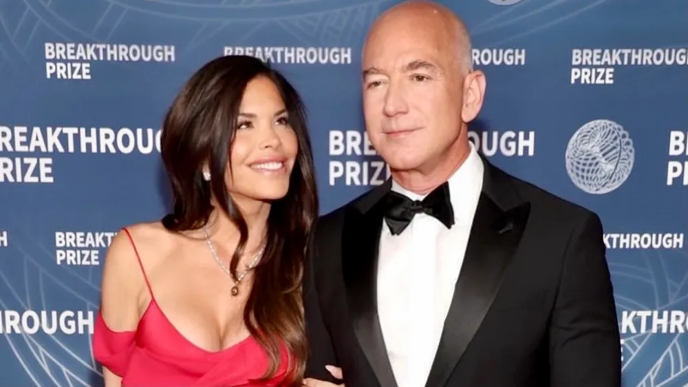 Bezos i Sanchez szaleją na jachcie przed ślubem. Party z celebrytami i pianą!