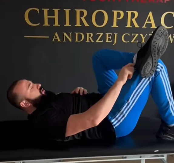 Ból stawu krzyżowo-biodrowego? Fizjoterapeuta gwiazd radzi, co trzeba robić