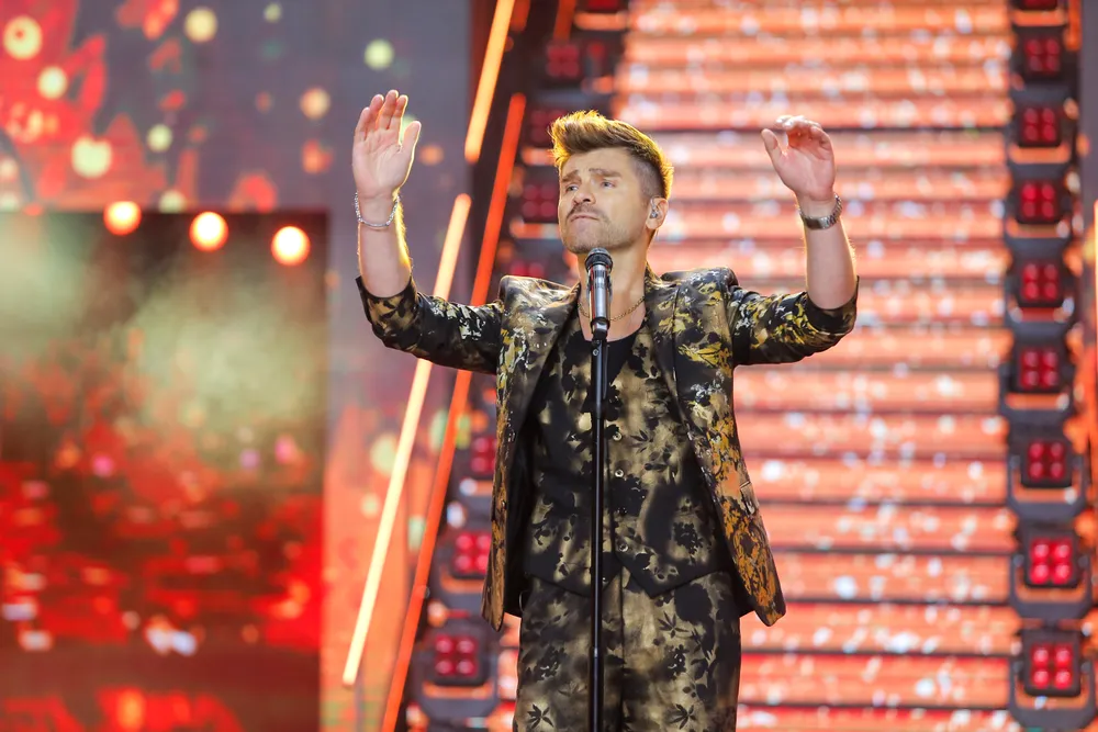 Łukasz Zagrobelny kończy 50 lat! „Ciągnęło mnie na estradę” - przyznaje