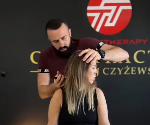 Dlaczego warto odwiedzić dobrego chiropraktyka? Trener gwiazd radzi