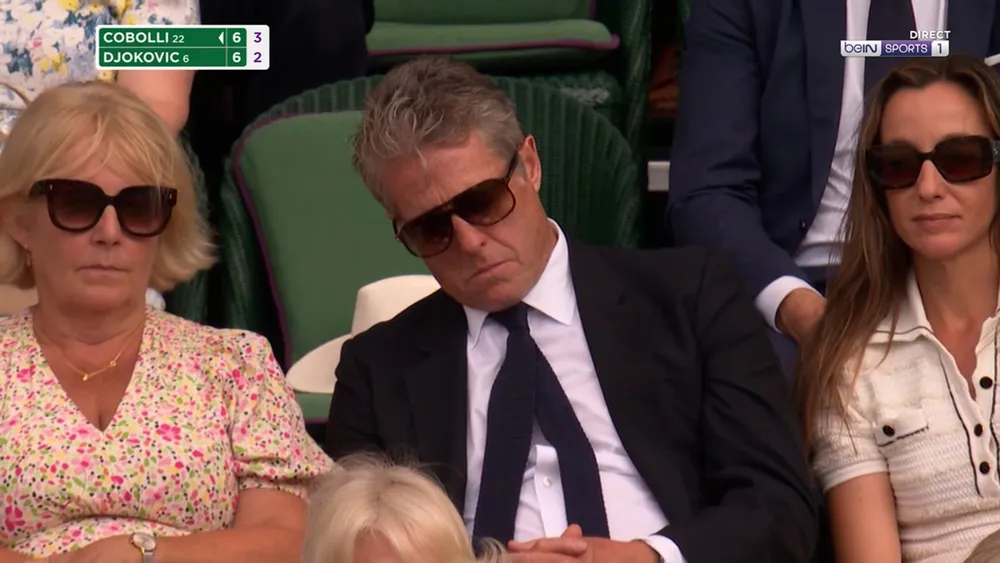 Hugh Grant przyszedł na mecz Wimbledonu. Kamery uchwyciły  coś zupełnie nieoczekiwanego