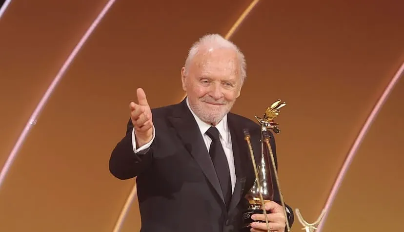 Anthony Hopkins w masce od Kim Kardashian: „Czuję się jak Hannibal Lecter!”