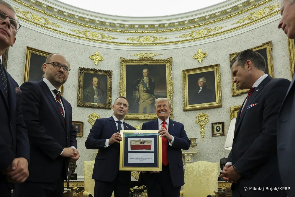 Wiemy, jaki prezent prezydent Nawrocki wręczył Donaldowi Trumpowi