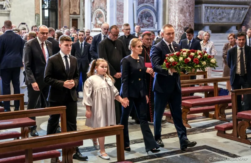 Nawroccy zabrali dzieci do Rzymu. Rodzina razem nawet w podróży dyplomatycznej