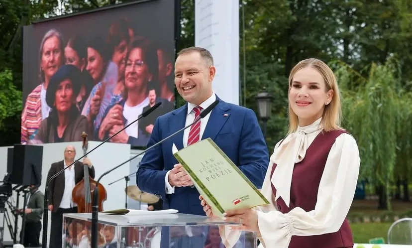 Poezja wśród drzew: Para Prezydencka i Kochanowski w Ogrodzie Saskim