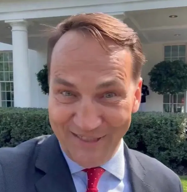Selfie dyplomacja, czyli Sikorski w podróży
