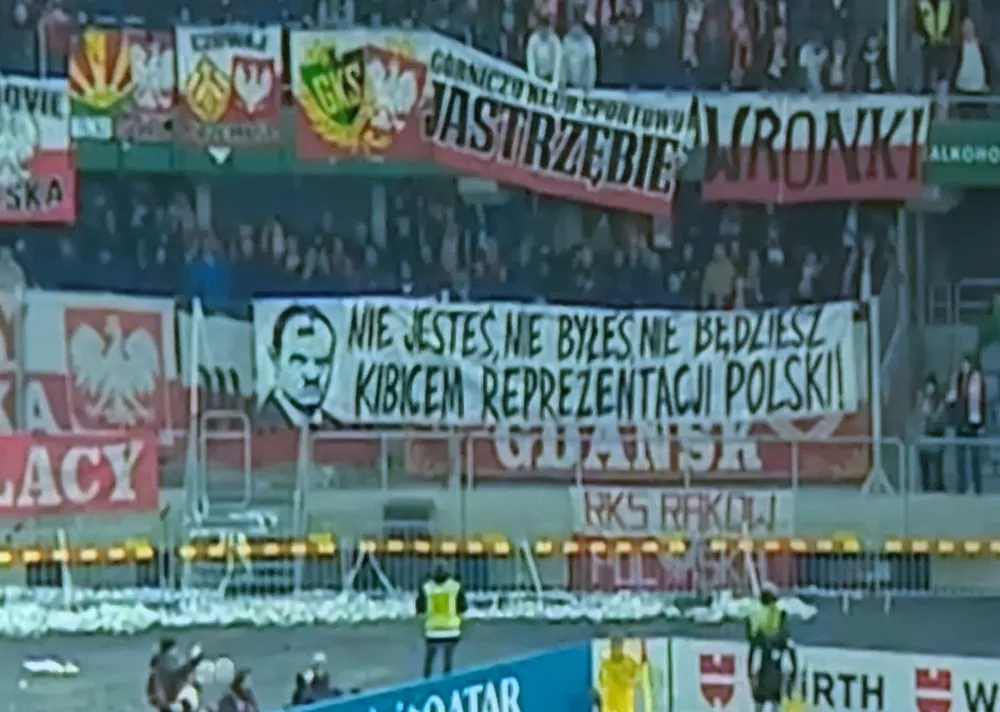 Premier wybrał się na mecz reprezentacji Polski, a tam... "Donald matole...!" WIDEO