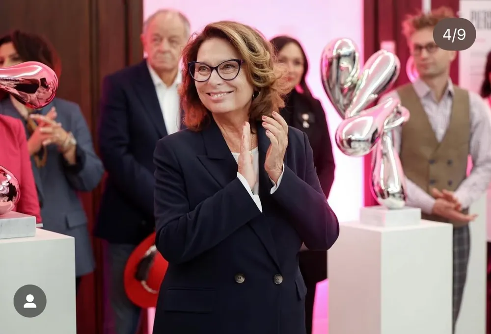 Liczne piersi i sutki. Sztuka współczesna trafiła do Senatu