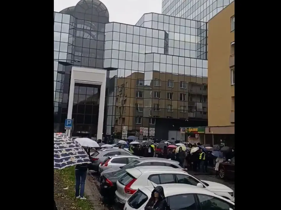 Policja przed Republiką! Ewakuacja wieżowca, w którym mieści się telewizja