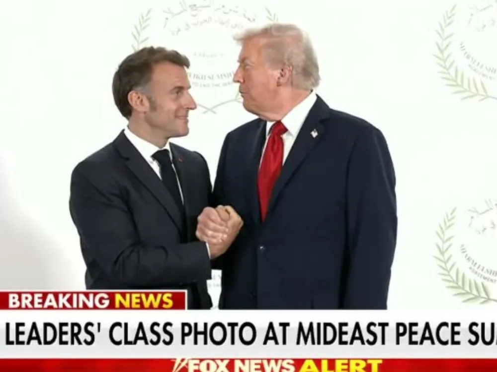 30 sekund pojedynku Trump-Macron na uściski. Kto wygrał? WIDEO
