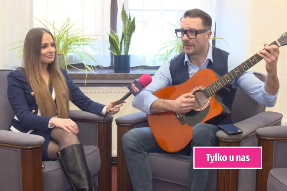 Łukasz Mejza w trakcie wywiadu nagle wyjął gitarę i zaczął śpiewać [ZOBACZ WIDEO]