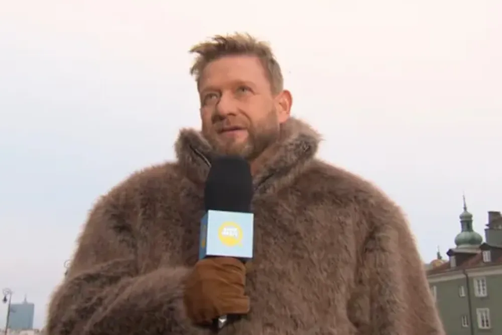 Skandaliczne zachowanie dziennikarza TVN. Na wizji wypalił: „K*rwa, ludzie!” [WIDEO]