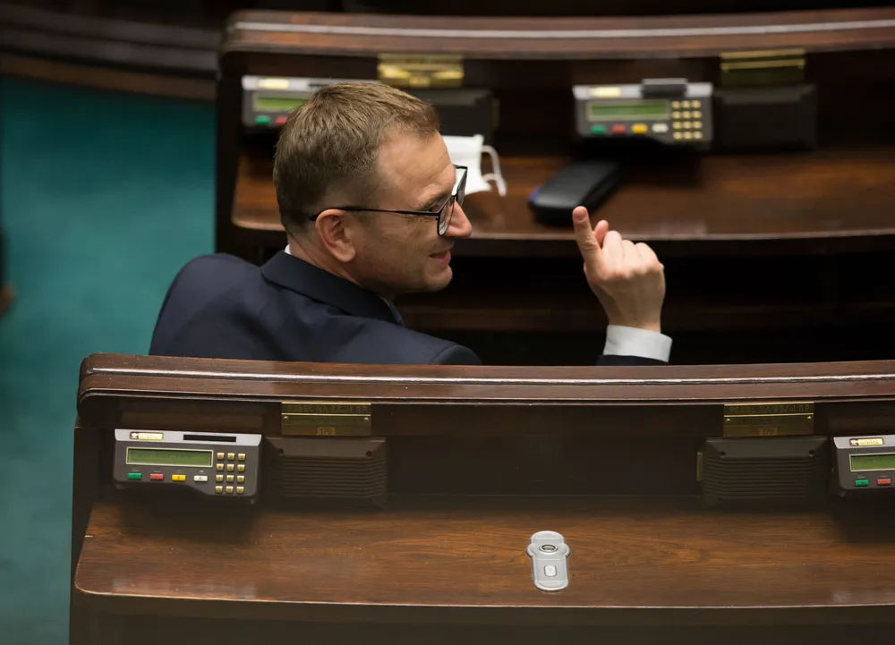 Popychanie, wyzwiska i opiłowywanie katolików. Oto wybryki Sławomira Nitrasa na przestrzeni lat. WIDEO