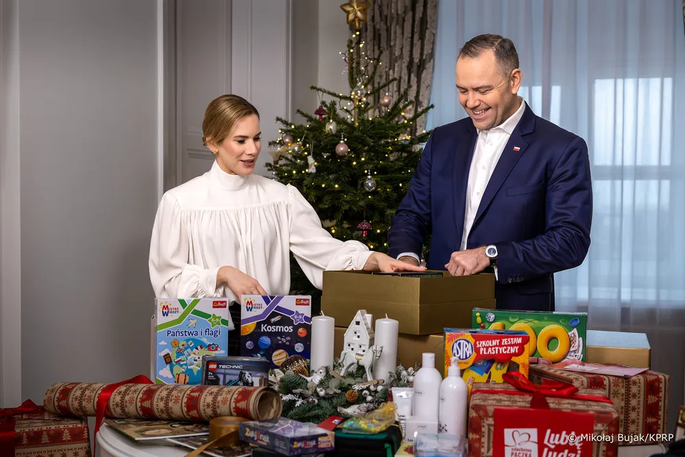 Para Prezydencka przygotowała świąteczną paczkę dla sześcioosobowej rodziny. Co się w niej znalazło?