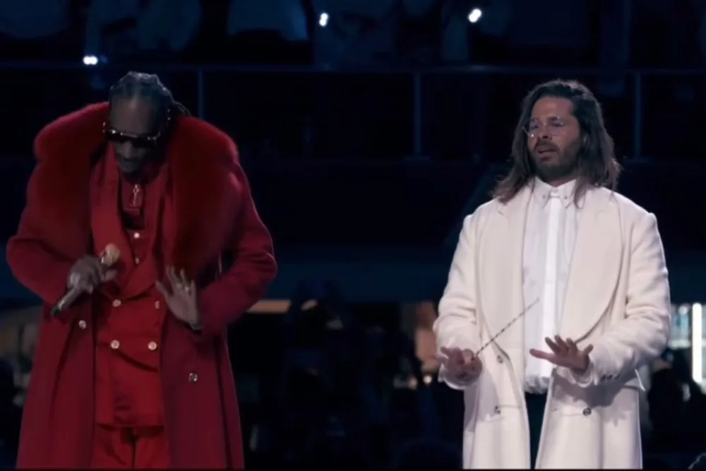 Polski muzyk u boku Snoop Dogga na wielkim amerykańskim show. Jimek wystąpił podczas świątecznej przerwy meczu NFL [VIDEO]
