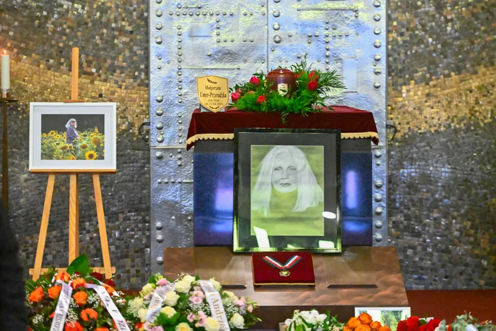 Ostatnia droga Magdy Umer - jej decyzja porusza... Artystkę żegnali nie tylko bliscy [ZDJĘCIA]