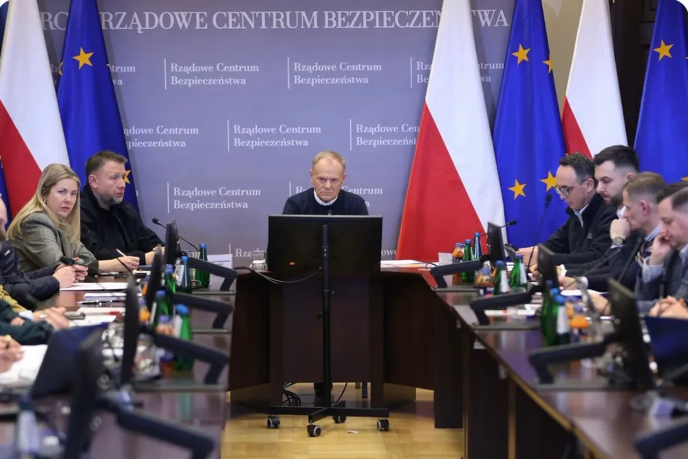 Sztab po fakcie. Premier zwołuje naradę ponad DOBĘ po paraliżu na S7