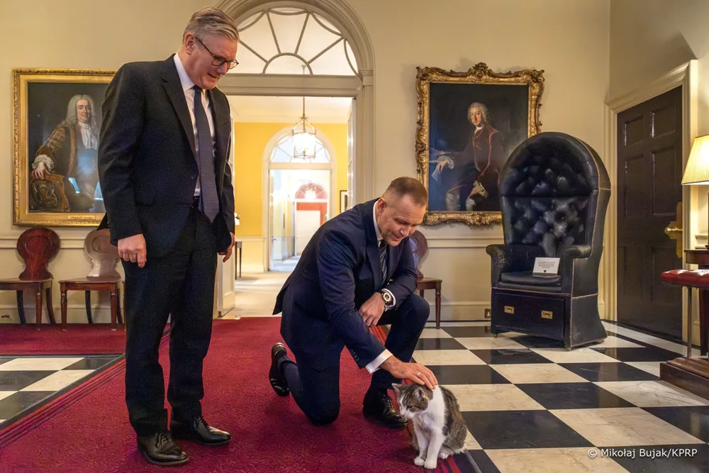 Bo Larry to nie byle jaki futrzak... Znajomością ze słynnym kotem pochwalił się sam prezydent!