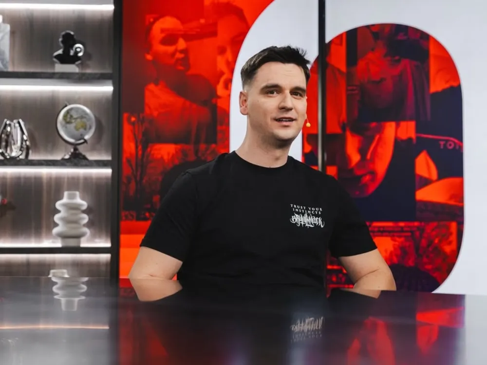 Polacy wstydzą się wiary i patriotyzmu? Popularny standuper wyjawił, jakie ma poglądy polityczne. WIDEO