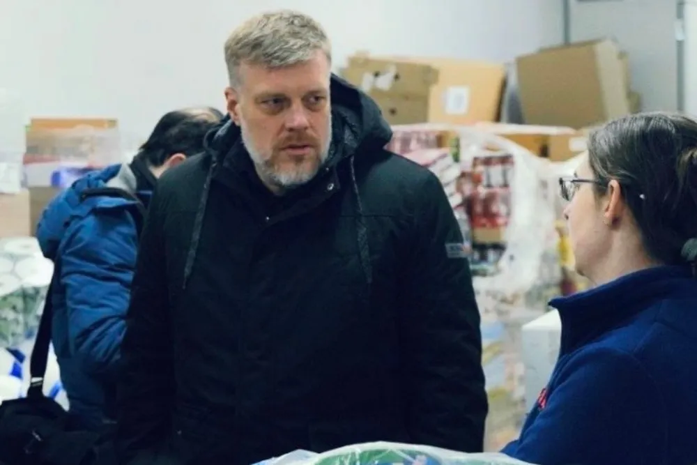 8 stopni w Dino! Zandberg ujawnia szokujące warunki pracy