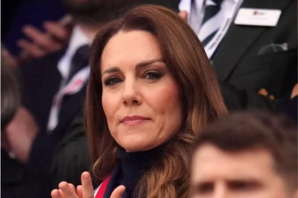 Kate Middleton nie zdołała ukryć goryczy. Jej uśmiech przed kamerami to tylko pozory [ZDJĘCIA]