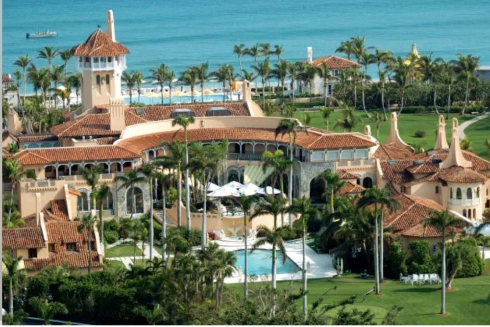 Noc grozy w Mar-a-Lago. Uzbrojony 21‑latek podszedł pod bramę posiadłości Trumpa z shotgunem i kanistrem paliwa
