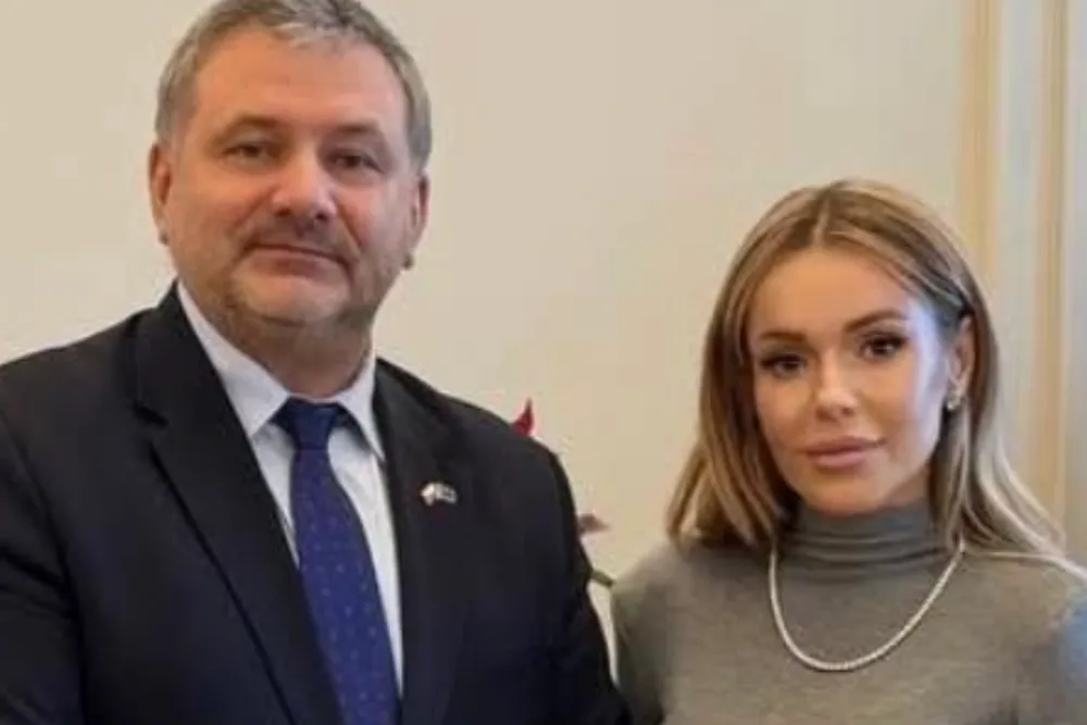 Doda w gabinecie ministra Żurka! Co tam robiła?