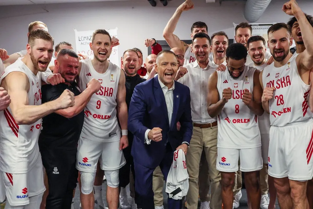 Prezydent Nawrocki wpadł do szatni polskich koszykarzy. To nagranie stało się hitem!