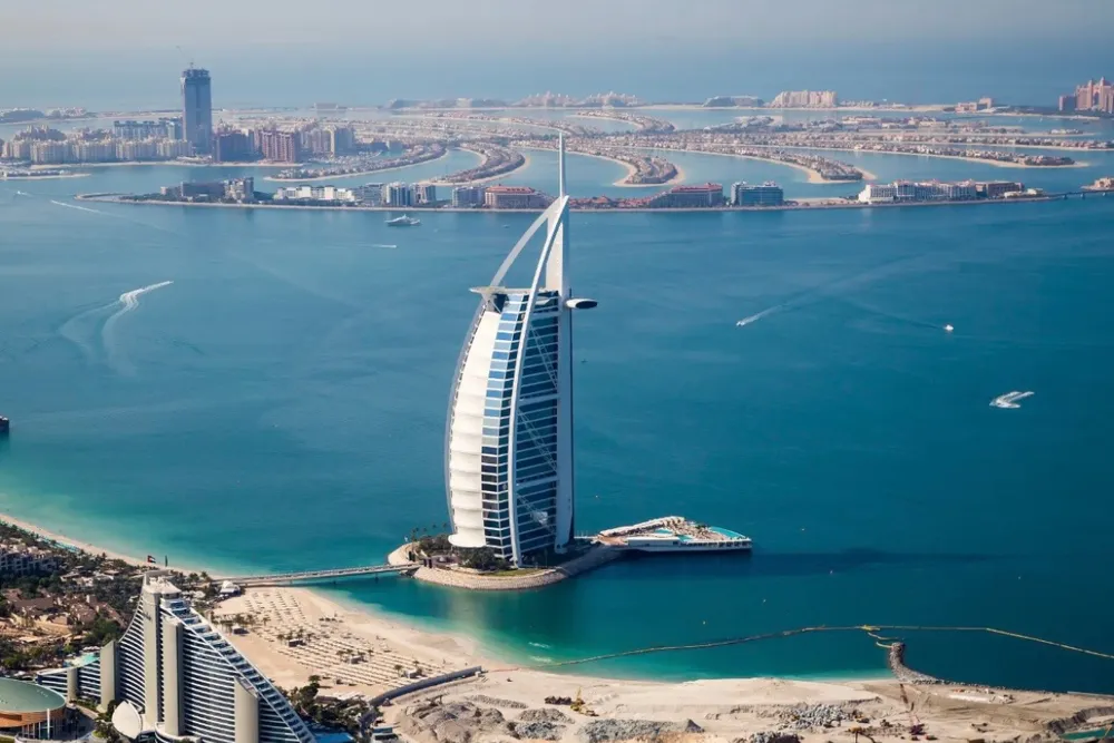 Za promocję Dubaju celebryci  dostają grubą kasę. Kto stoi za tym, że Polacy uwierzyli, że to raj na ziemi?