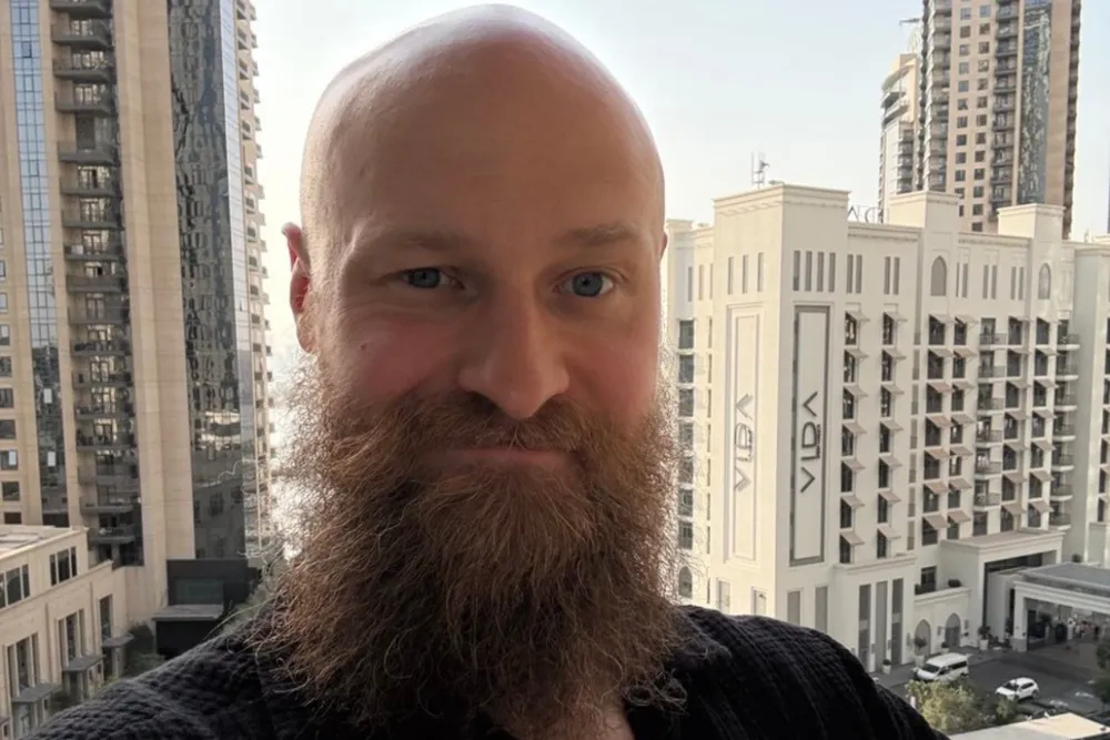 Największy polski krypto‑influencer o chaosie na Bliskim Wschodzie: „Polski rząd ma absolutnie wyj*bane na Polaków w Dubaju”