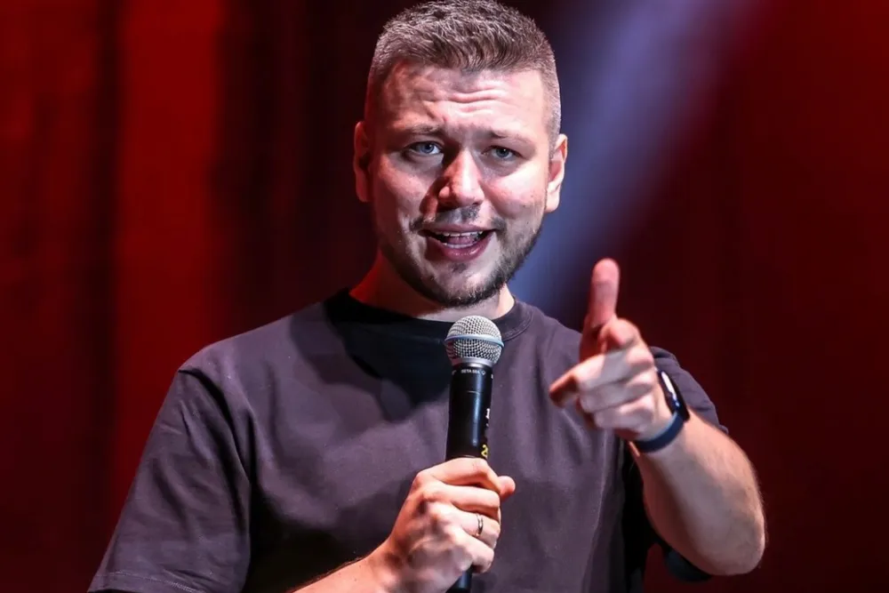 Nawet stand-uperzy śmieją się z   Tuska i jego SAFE.
