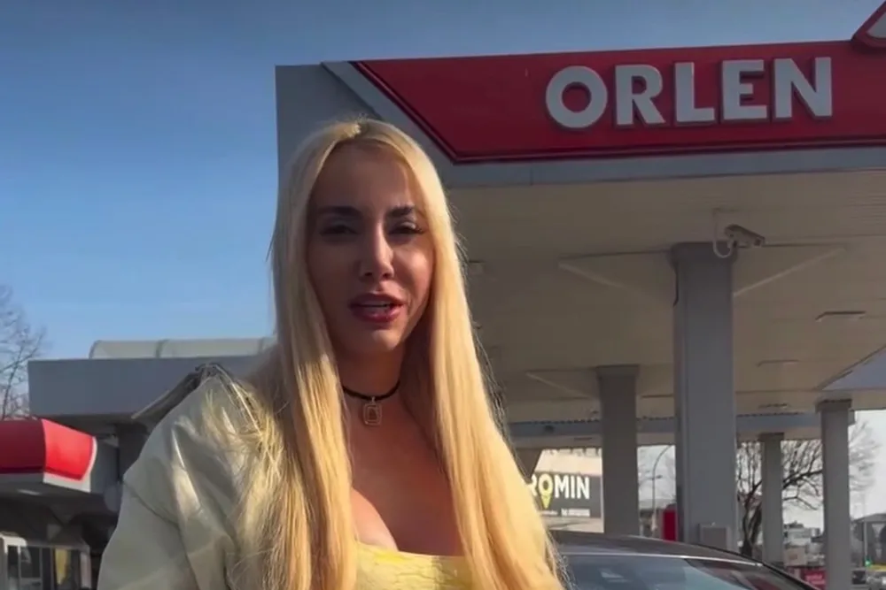 Marianna w wiosennym anturażu narzeka na ceny paliw. „Diesel po 10 zł. Jak żyć?”