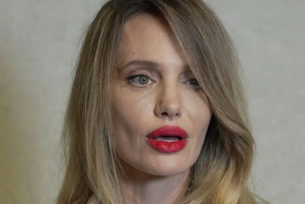 Angelina Jolie zaniepokoiła fanów w Szanghaju. „Wygląda jak odurzona”