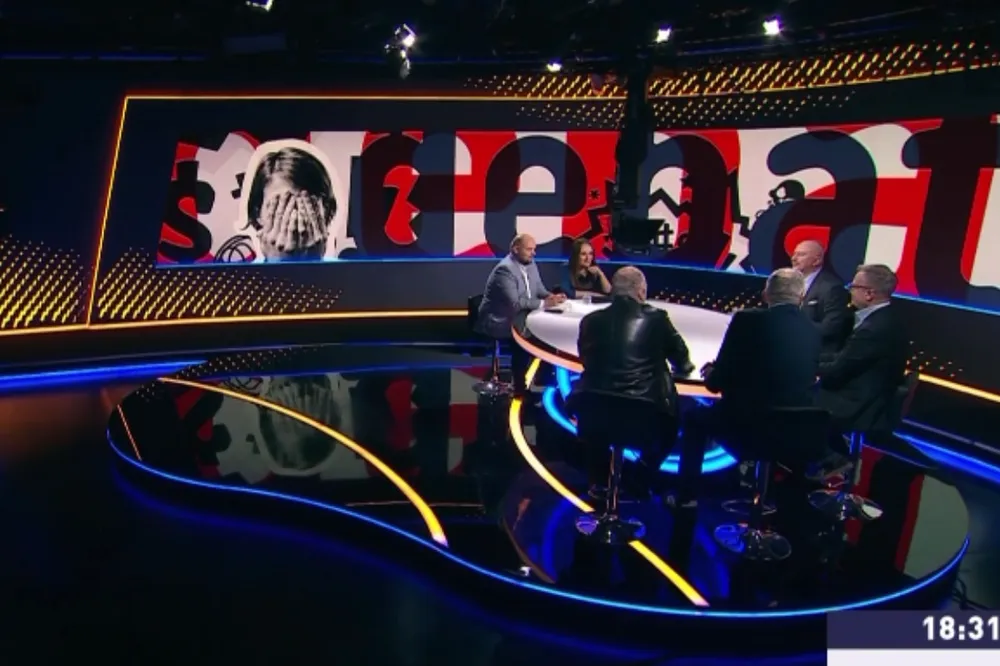 "Intelektualna elita" w TVP w likwidacji rozprawia o hejcie. "Nas się tak postrzega"