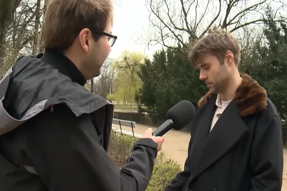 Nieoczekiwana gwiazda w ulicznej sondzie! O co Republika zapytała Marcina Januszkiewicza? [WIDEO]