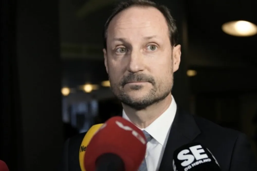 Łzy księcia Haakona. Mette-Marit wplątana w skandal, a on próbuje ratować monarchię