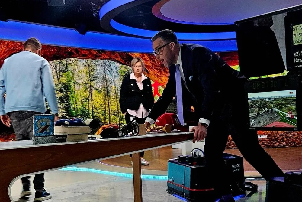 Tego w telewizji nie zobaczycie. W Republice ciężka praca i wyścig z czasem