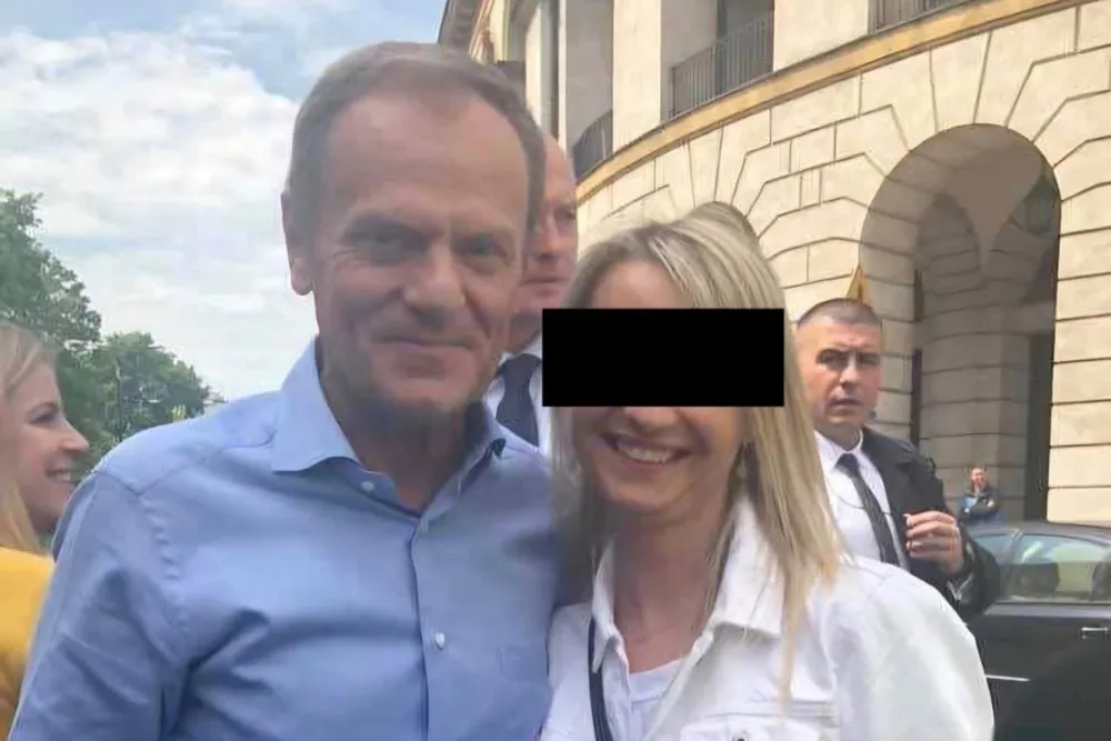 To spotkanie nie było przypadkowe. Wiemy, kim jest mężczyzna stojący za Tuskiem i Kamilą L.