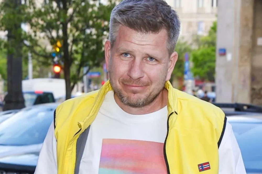 Chajzer znów z dużo młodszą partnerką. Afera na spotkaniu autorskim odsłoniła pewien schemat