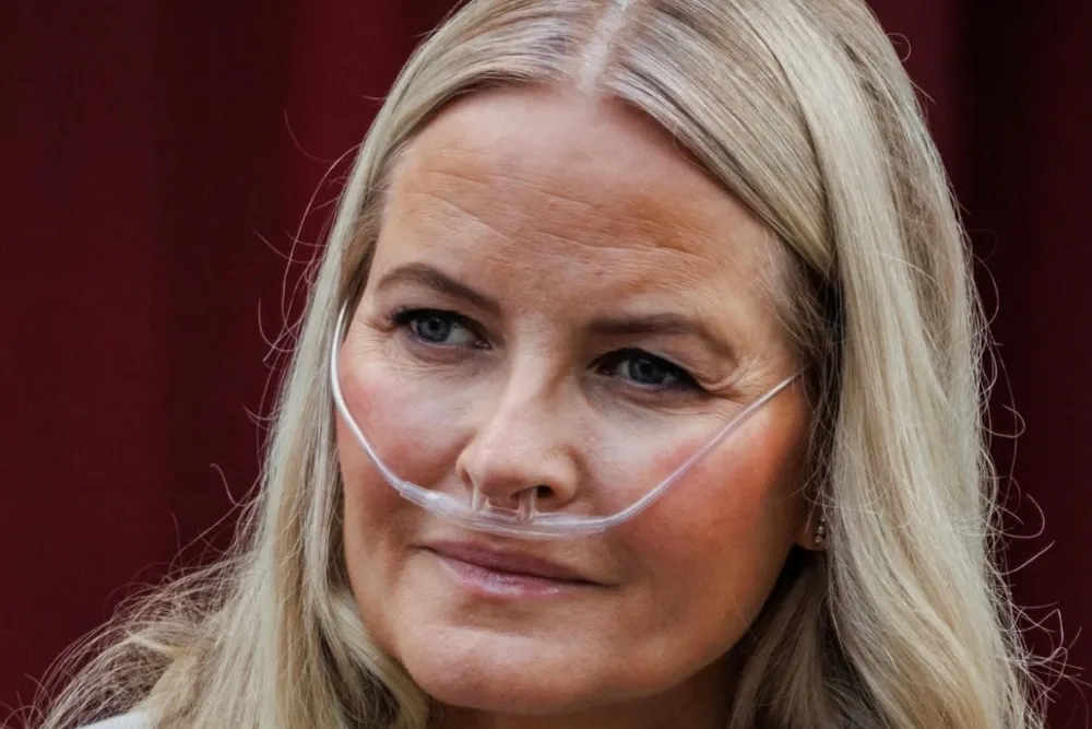 Norwegia wstrzymała oddech. Księżna Mette‑Marit publicznie pojawiła się z tlenem
