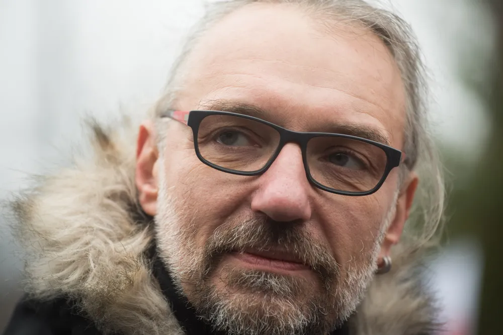 Mateusz Kijowski wziął się do roboty. Dobski znalazł go w popularnej aplikacji