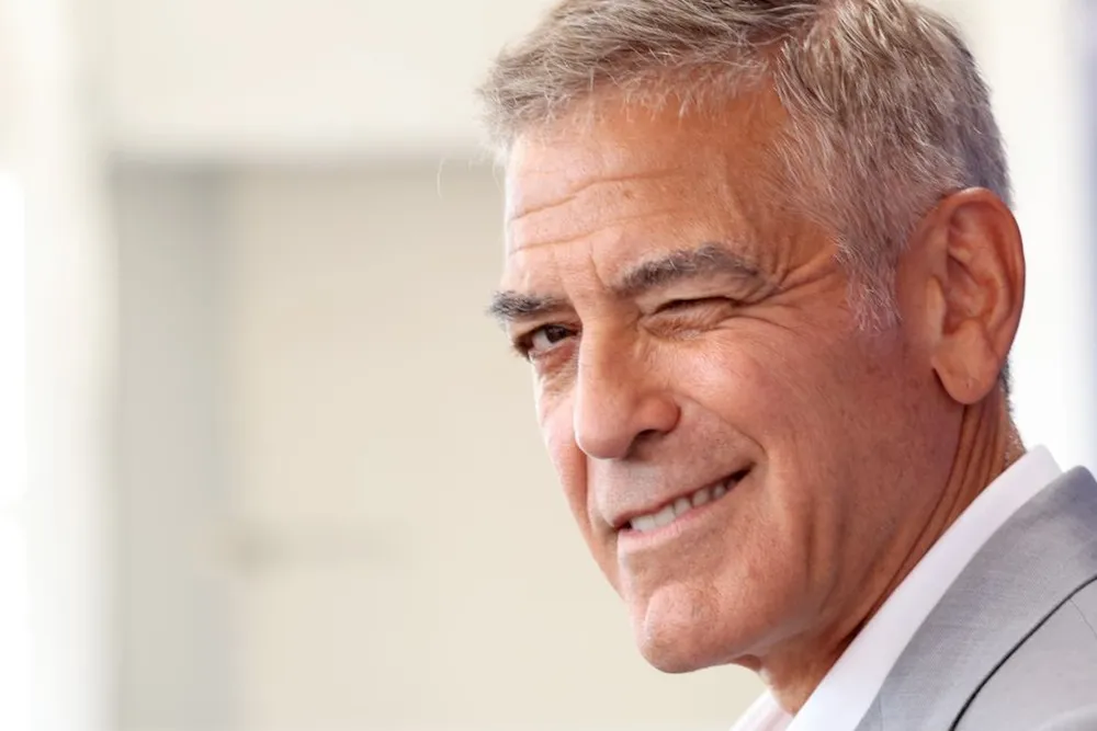 Szyje, naprawia i rozdaje miliony. George Clooney ma jeszcze inne tajemnice