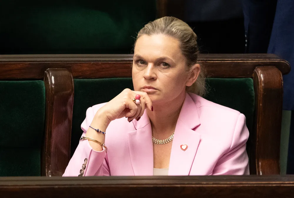 Zakaz telefonów w szkołach. Nowacka tłumaczy się z nagłej zmiany frontu [WIDEO]