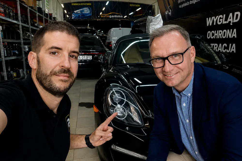 Andrzej Duda przyjechał Porsche do warsztatu. Mechanicy nie mogli uwierzyć, kto czeka w kolejce
