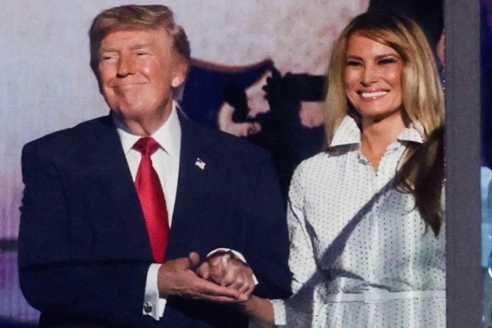 Biała suknia, 40-stopniowy upał i sekret, który zauważyli tylko najbardziej uważni. Tak Melania Trump ubrała się na 250. urodziny Ameryki